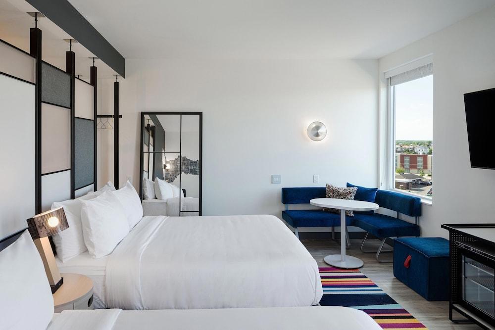 Aloft District Hotel 3*