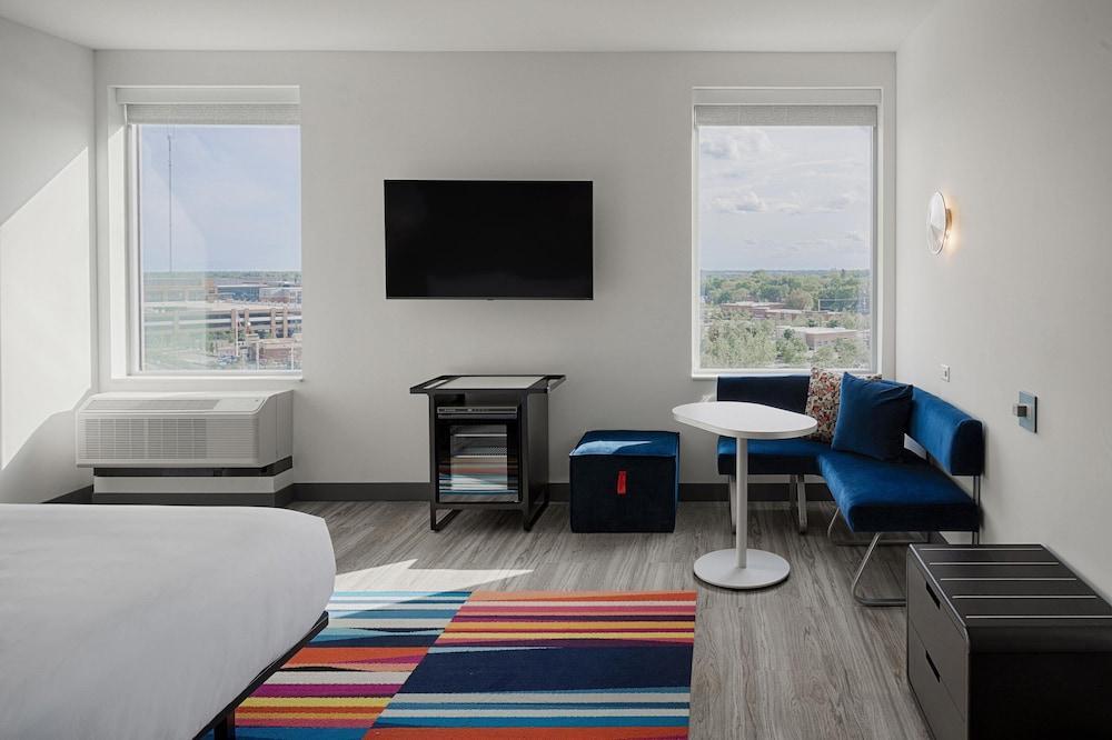 Aloft District Hotel