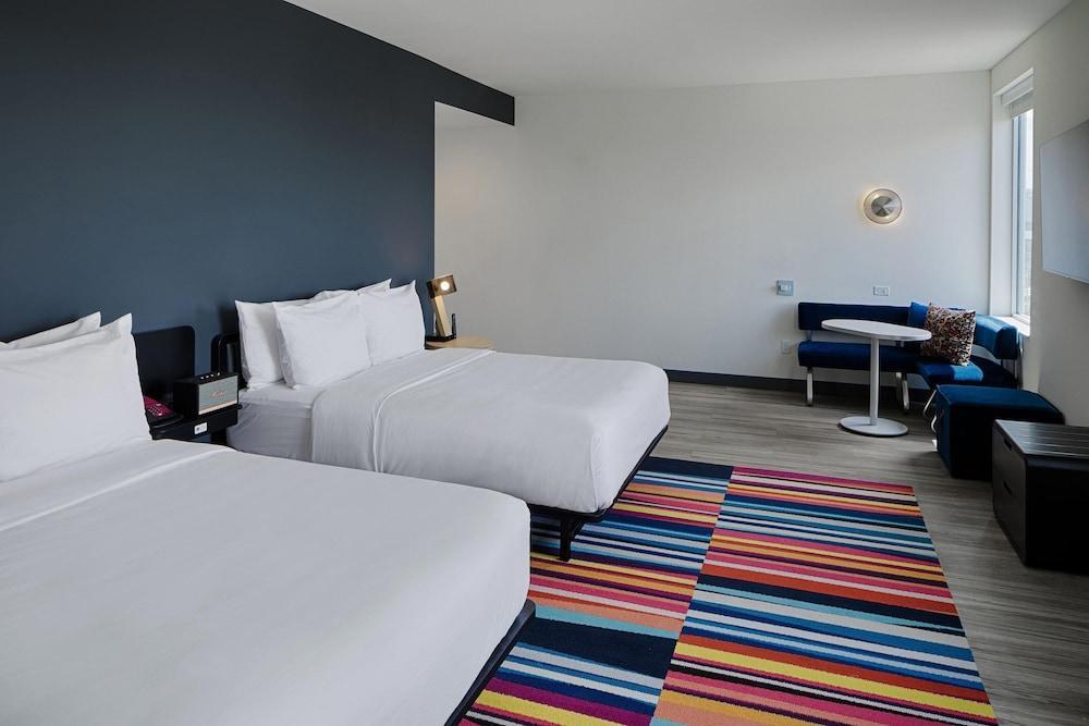 Aloft District Hotel 3*
